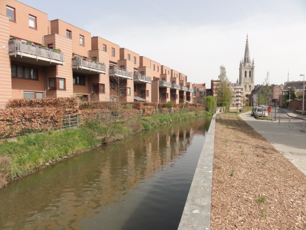 Stromend water